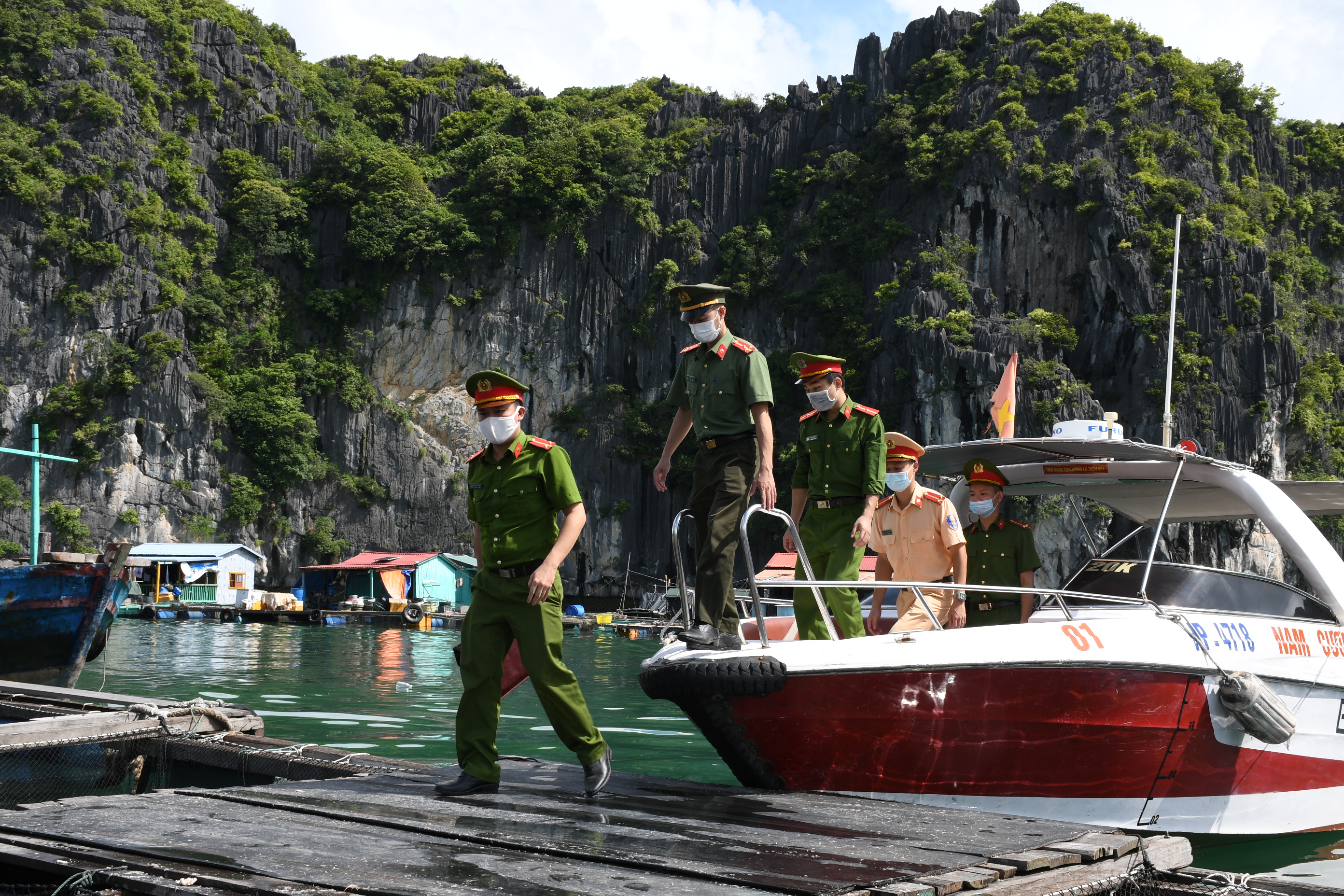 Công an huyện Cát Hải: Nâng cao hiệu quả phần việc hảo đảm an ninh trật tự địa hàn khu du lịch